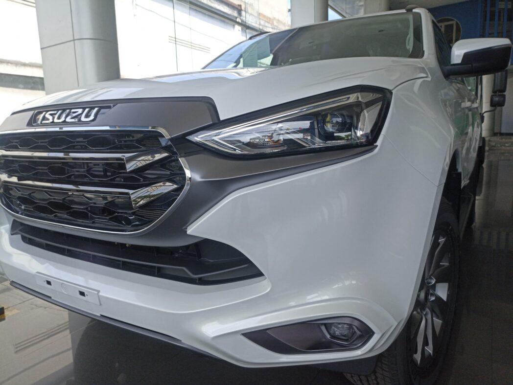 You are currently viewing Isuzu mu-X xả hàng, giá giảm gần 150 triệu đồng